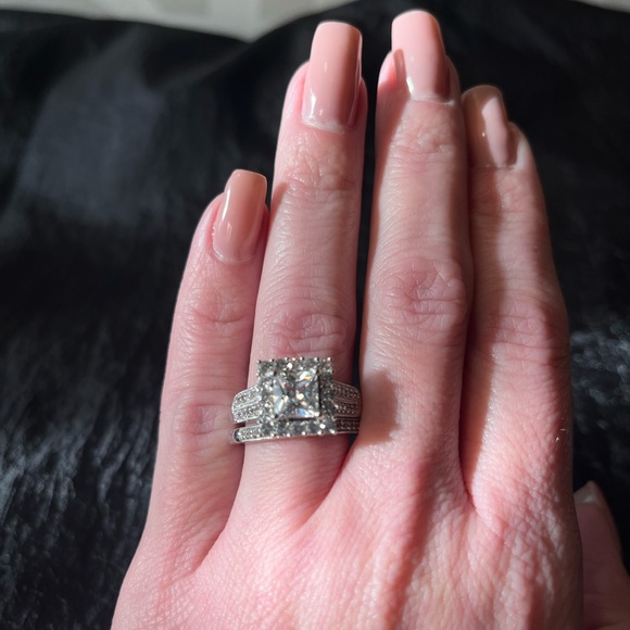 Princess cut Lab created White Sapphire set in Sterling Silver - Picture 2 of 10